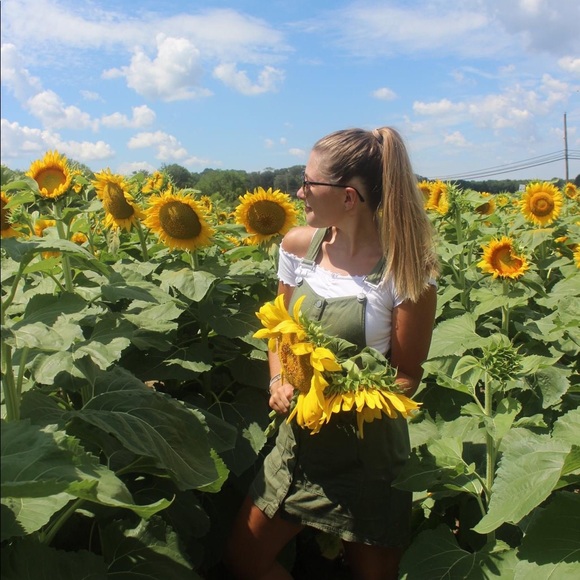 Meet your Posher, Bree - Picture 2 of 3